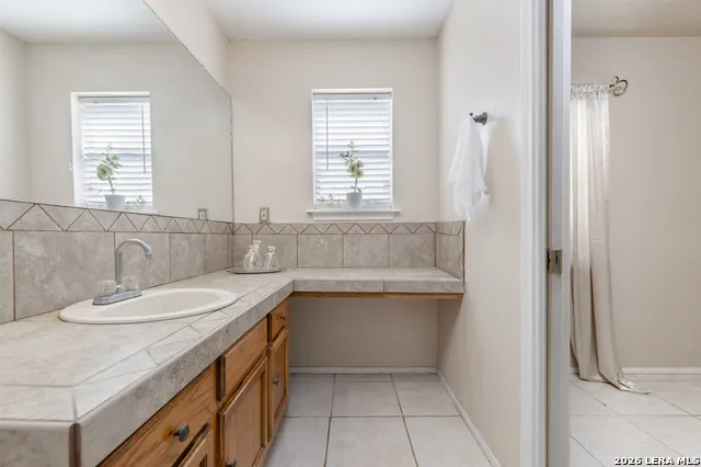 341 ORIENTE DR Pleasanton, TX 78064