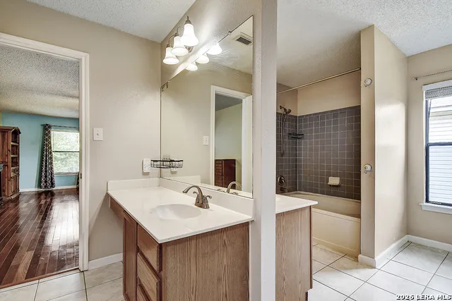 9202 VICTORY PASS DR San Antonio, TX 78240