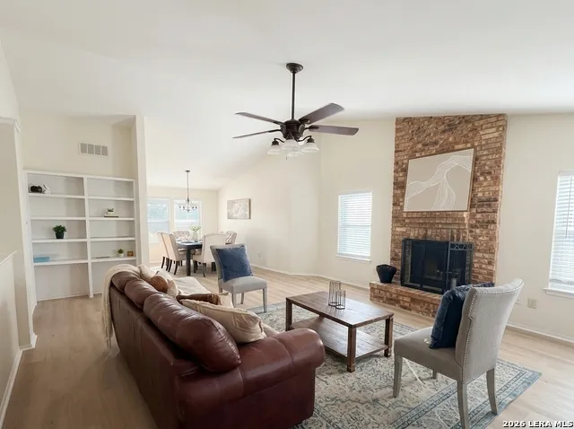 15626 Knollhollow San Antonio, TX 78247