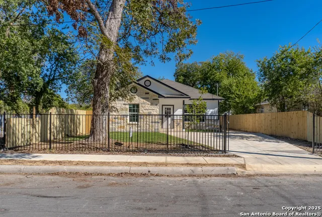 216 S SAN AUGUSTINE AVE San Antonio, TX 78237