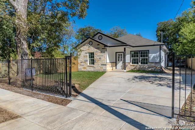 216 S SAN AUGUSTINE AVE San Antonio, TX 78237