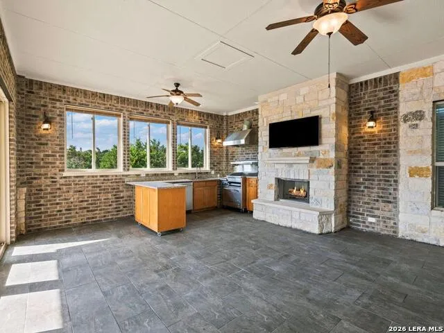 2194 RANCH LOOP DR New Braunfels, TX 78132