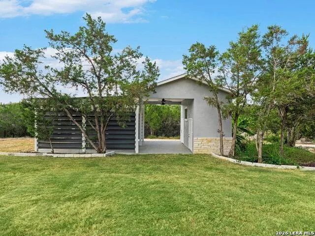 2194 RANCH LOOP DR New Braunfels, TX 78132