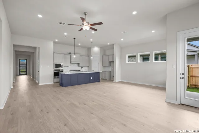 544 Paramus Park Cibolo, TX 78108