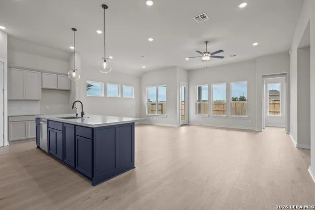 544 Paramus Park Cibolo, TX 78108