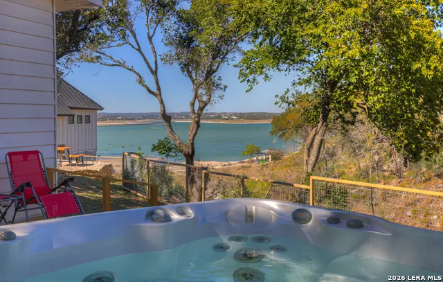 901 GLENN DR Canyon Lake, TX 78133
