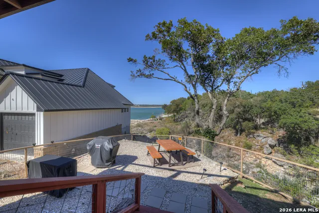 901 GLENN DR Canyon Lake, TX 78133