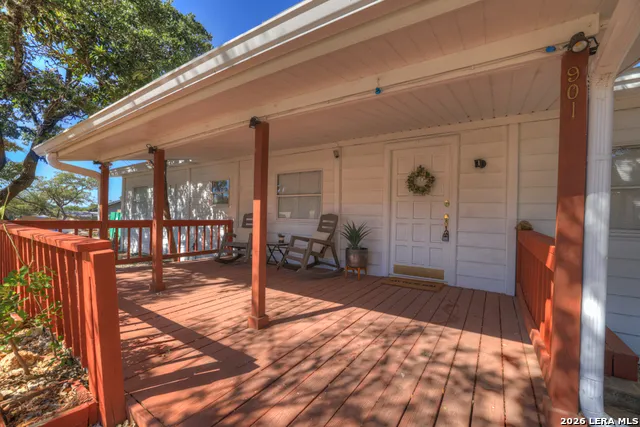 901 GLENN DR Canyon Lake, TX 78133