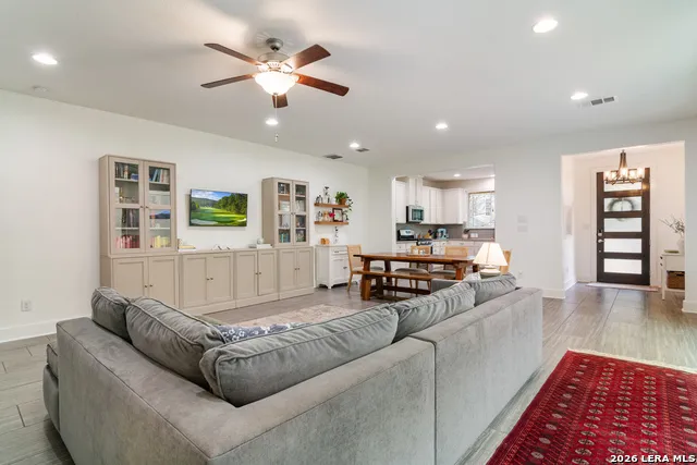206 Ridgecrest Dr. Unit 4 San Antonio, TX 78209