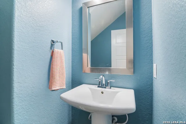 206 Ridgecrest Dr. Unit 4 San Antonio, TX 78209