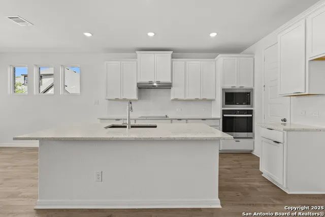 165 Annette Dr Castroville, TX 78009