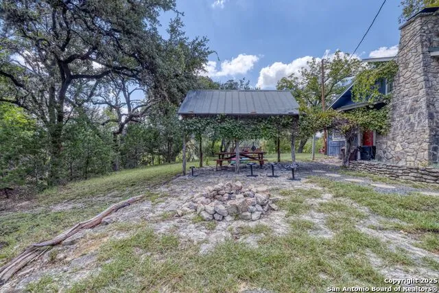 394 Squirrel Bend Reagan Wells, TX 78801