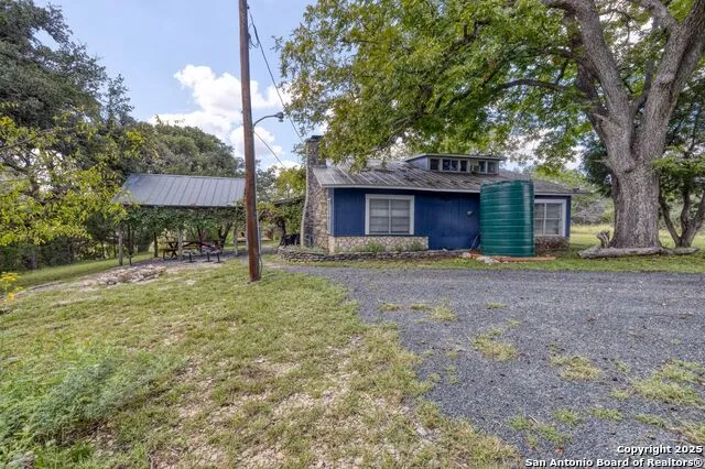 394 Squirrel Bend Reagan Wells, TX 78801