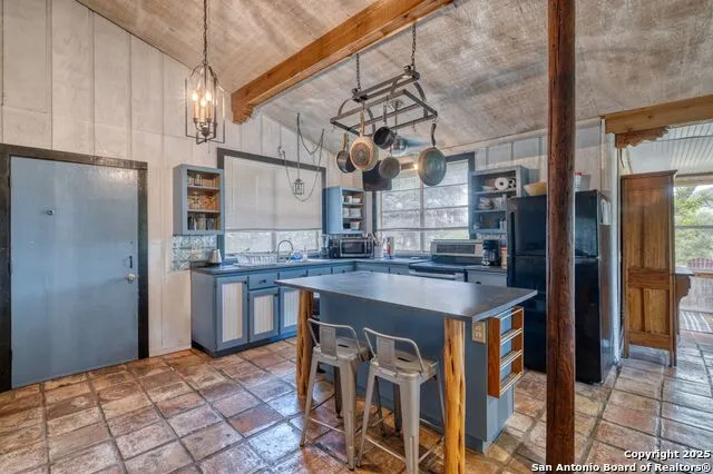 394 Squirrel Bend Reagan Wells, TX 78801