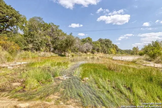 394 Squirrel Bend Reagan Wells, TX 78801
