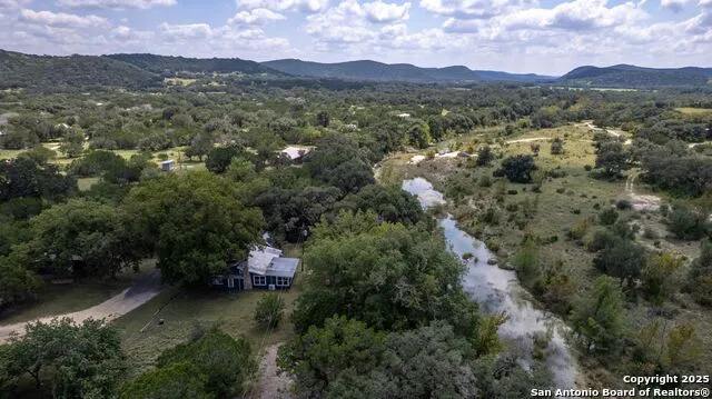 394 Squirrel Bend Reagan Wells, TX 78801