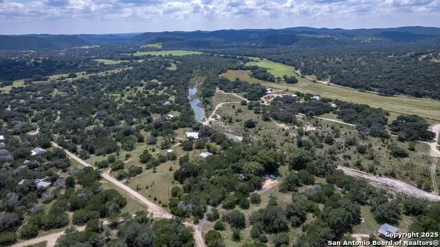 394 Squirrel Bend Reagan Wells, TX 78801
