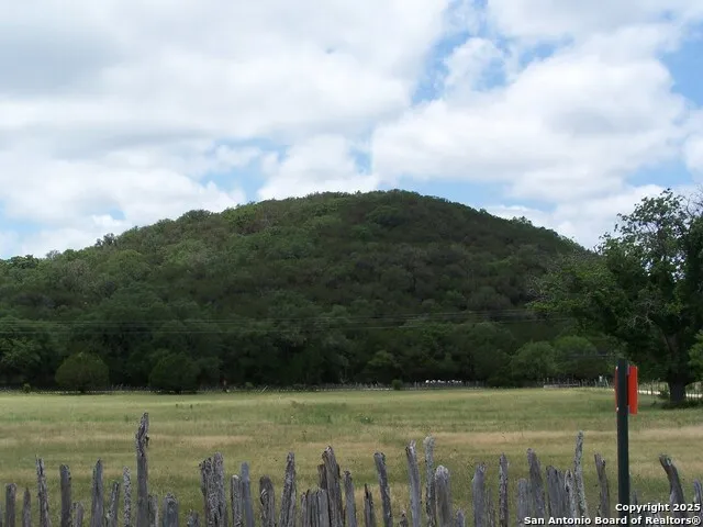 394 Squirrel Bend Reagan Wells, TX 78801