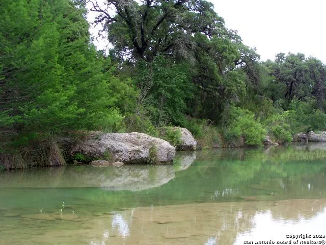 394 Squirrel Bend Reagan Wells, TX 78801