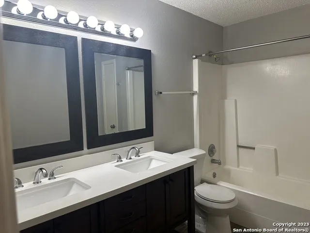 10015 Amber Field San Antonio, TX 78245