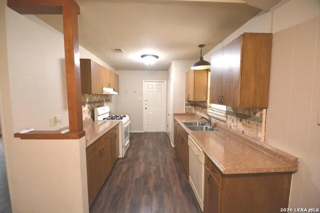 823 Highgate Universal City, TX 78148