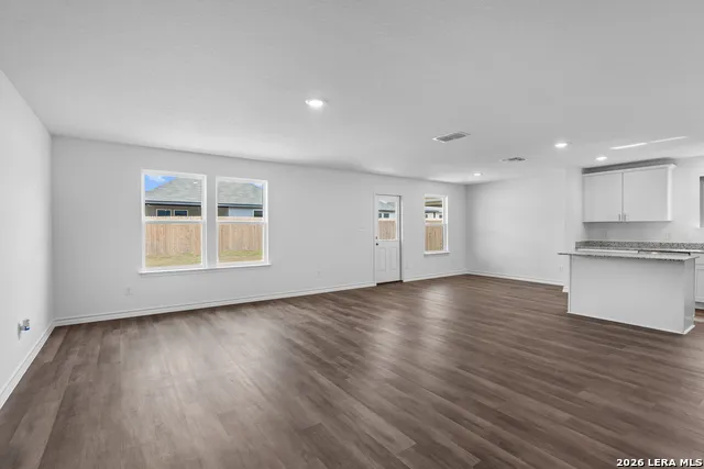 4121 LAZY LILY DR Seguin, TX 78155