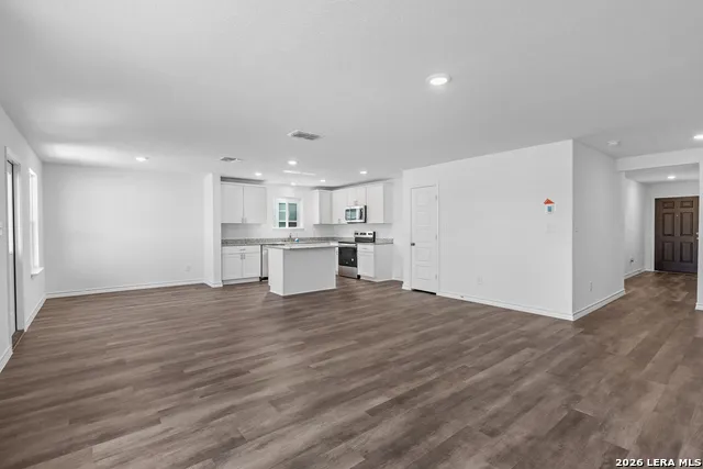 4121 LAZY LILY DR Seguin, TX 78155