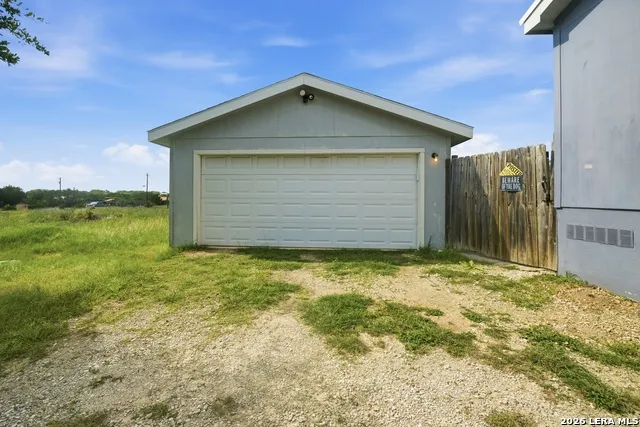 672 CUTTERS TRL Pipe Creek, TX 78063