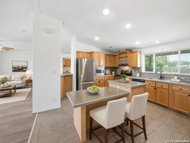 672 CUTTERS TRL Pipe Creek, TX 78063