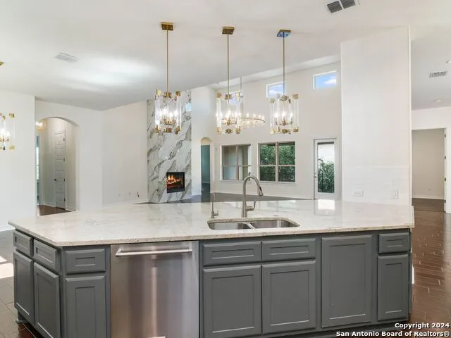 7222 BLUFF RUN San Antonio, TX 78257