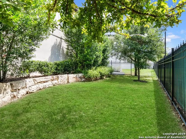 7222 BLUFF RUN San Antonio, TX 78257