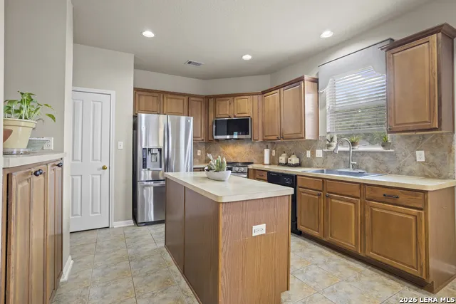 2847 Lakehills San Antonio, TX 78251