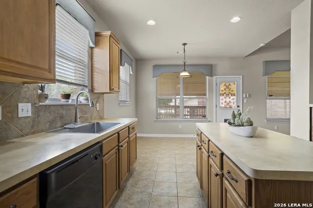 2847 Lakehills San Antonio, TX 78251