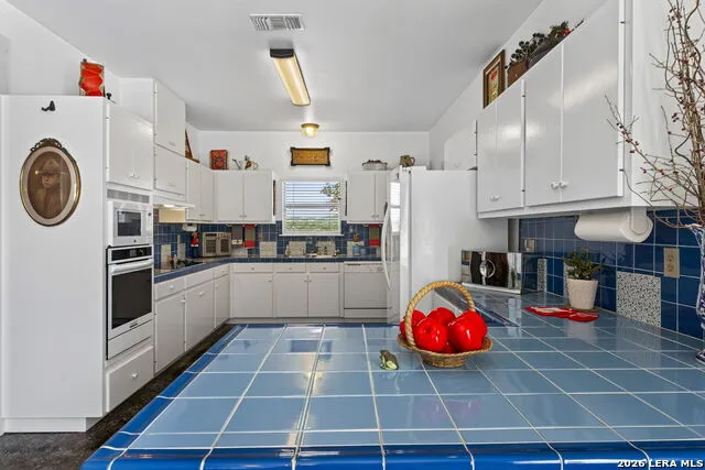 1348 LIVE OAK RDG Bandera, TX 78003