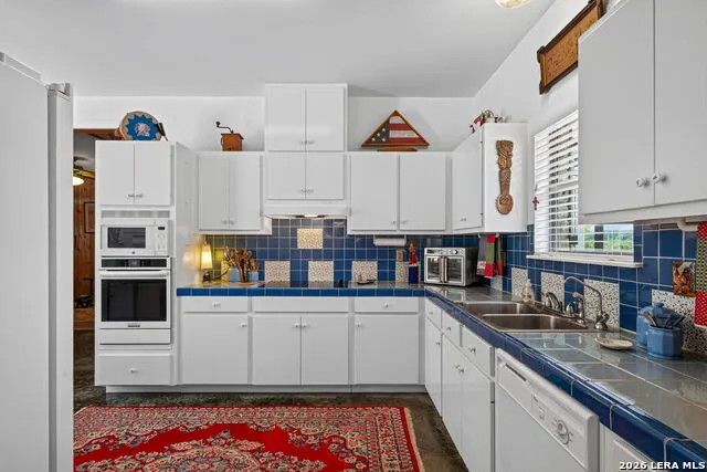 1348 LIVE OAK RDG Bandera, TX 78003