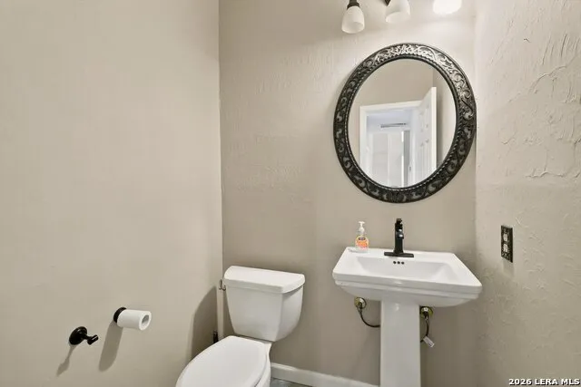 8814 Lost Woods San Antonio, TX 78240