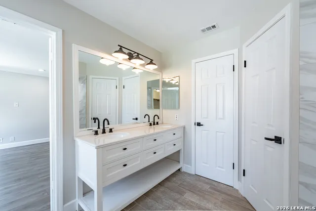 5934 SPRING VLY San Antonio, TX 78247