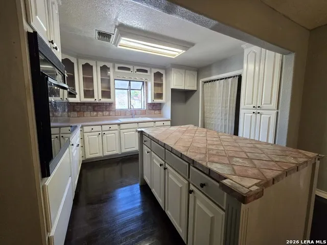 402 Chipinque San Antonio, TX 78237