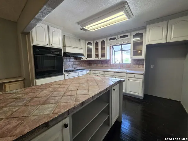 402 Chipinque San Antonio, TX 78237