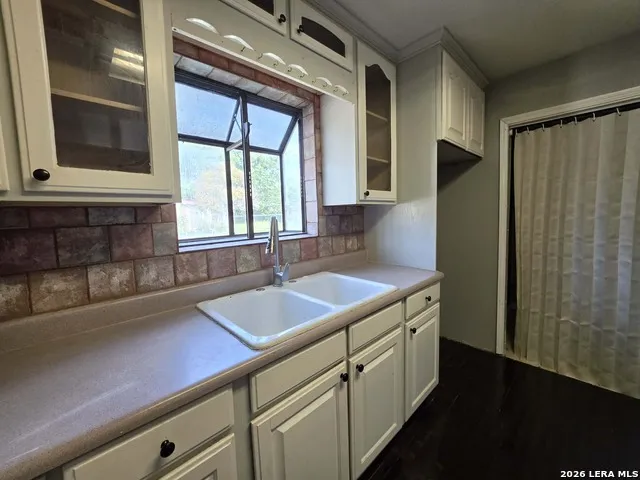 402 Chipinque San Antonio, TX 78237