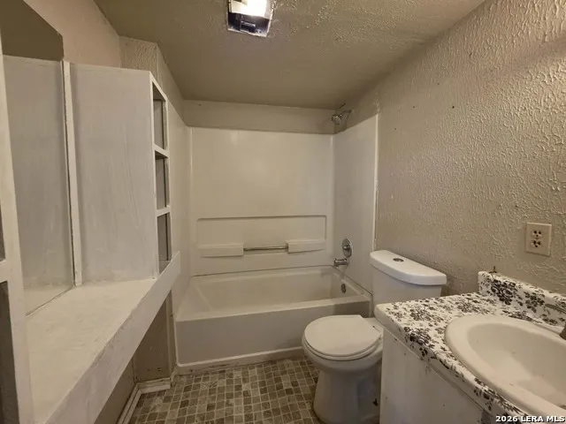 402 Chipinque San Antonio, TX 78237
