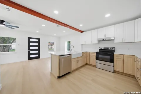1604 Calle Valencia