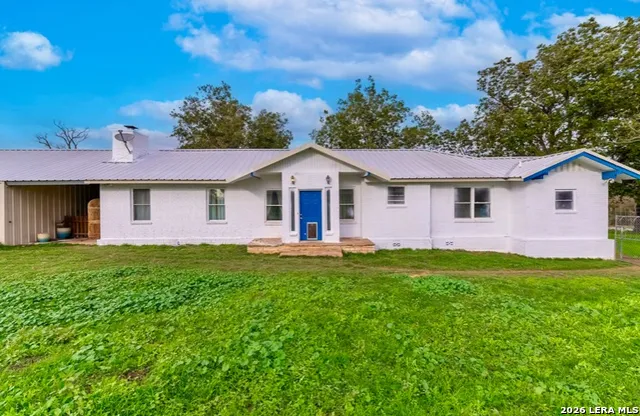 2702 BLUE CREEK RD La Vernia, TX 78121
