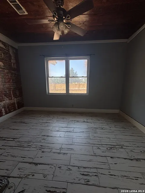 2702 BLUE CREEK RD La Vernia, TX 78121