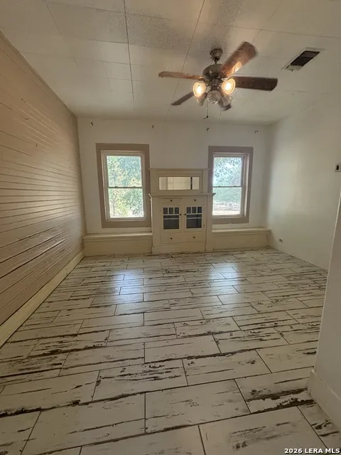2702 BLUE CREEK RD La Vernia, TX 78121