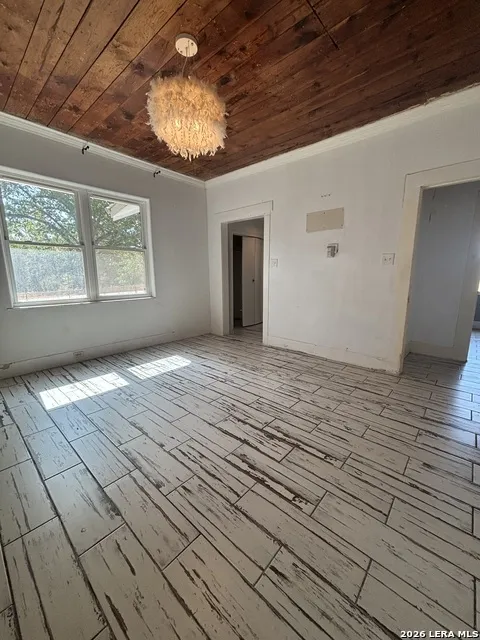 2702 BLUE CREEK RD La Vernia, TX 78121