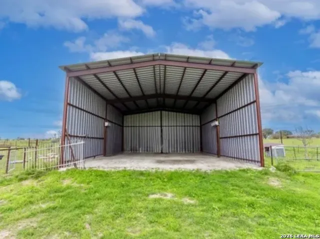 2702 BLUE CREEK RD La Vernia, TX 78121