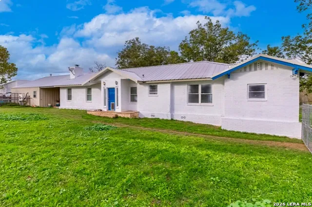 2702 BLUE CREEK RD La Vernia, TX 78121
