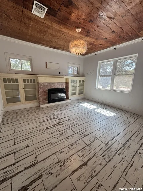 2702 BLUE CREEK RD La Vernia, TX 78121