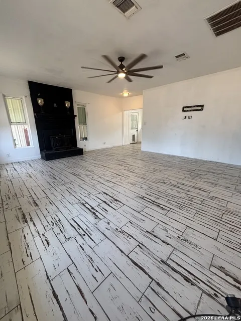 2702 BLUE CREEK RD La Vernia, TX 78121